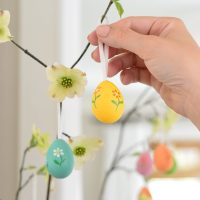 An Easy & Sweet Easter Egg Tree