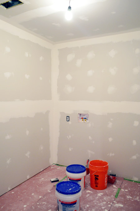 room with drywalled corners dried